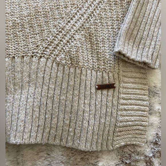 TOMS Long Sleeved Cream Crew Neck Sweater, woman’s small. - Picture 9 of 9